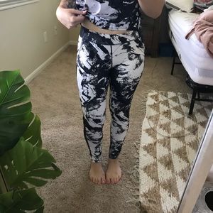 Oakley marble print leggings SZ small